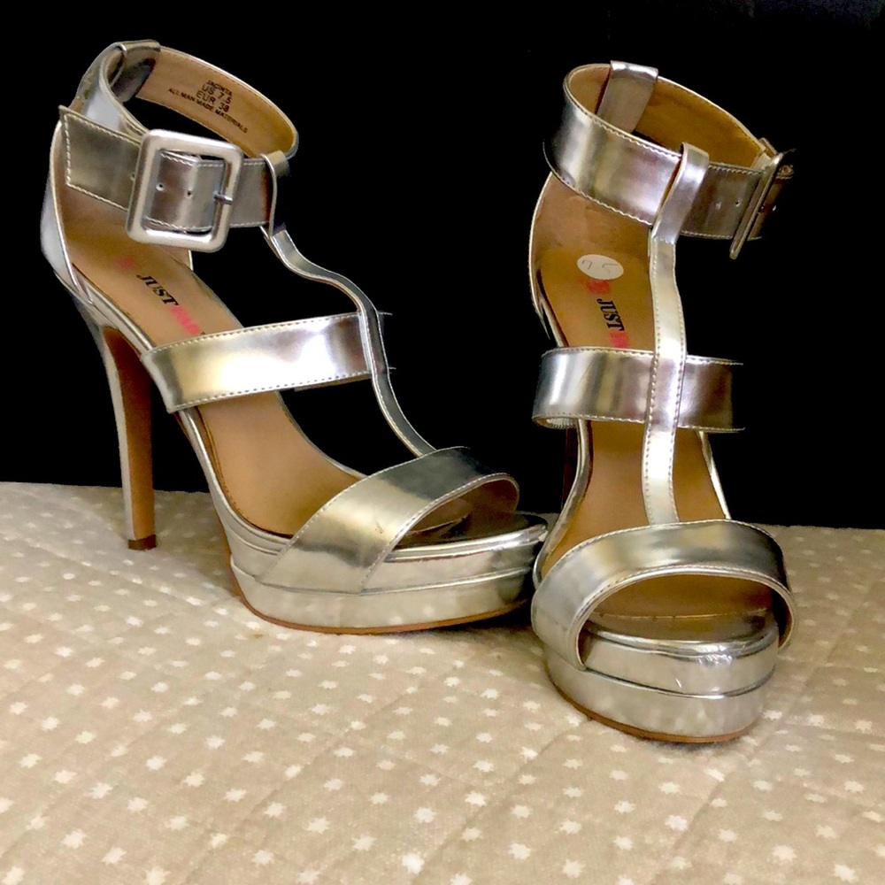 🌹REDUCED🌹 Just Fab Silver Shoes!